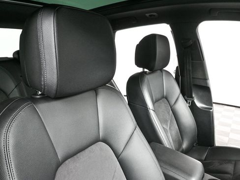 Certified 2020 Porsche Macan image 25