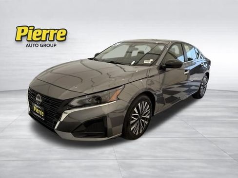 Used 2024 Nissan Altima 2.5 SV FWD image 1