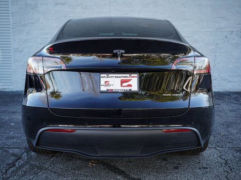 Used 2021 Tesla Model Y Long Range image 13