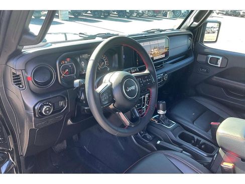 Used 2024 Jeep Gladiator Rubicon AWD/4WD image 16