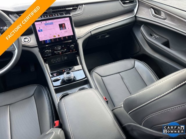 Used 2025 Jeep Grand Cherokee Limited w/ Luxury Tech Group II AWD/4WD image 15