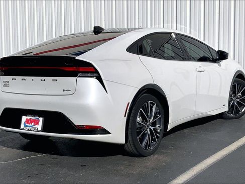 Used 2024 Toyota Prius XLE image 11