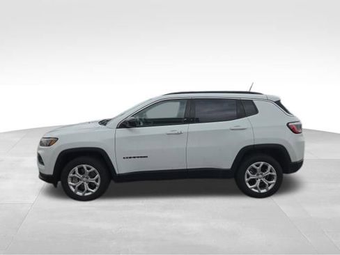Used 2024 Jeep Compass Latitude AWD/4WD image 3
