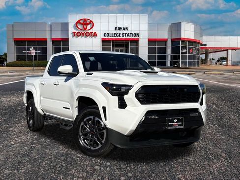 Used 2024 Toyota Tacoma TRD Sport image 1