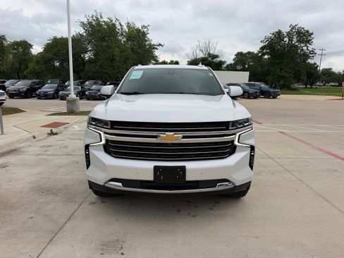 Used 2021 Chevrolet Suburban LT w/ LT Signature Package RWD image 8