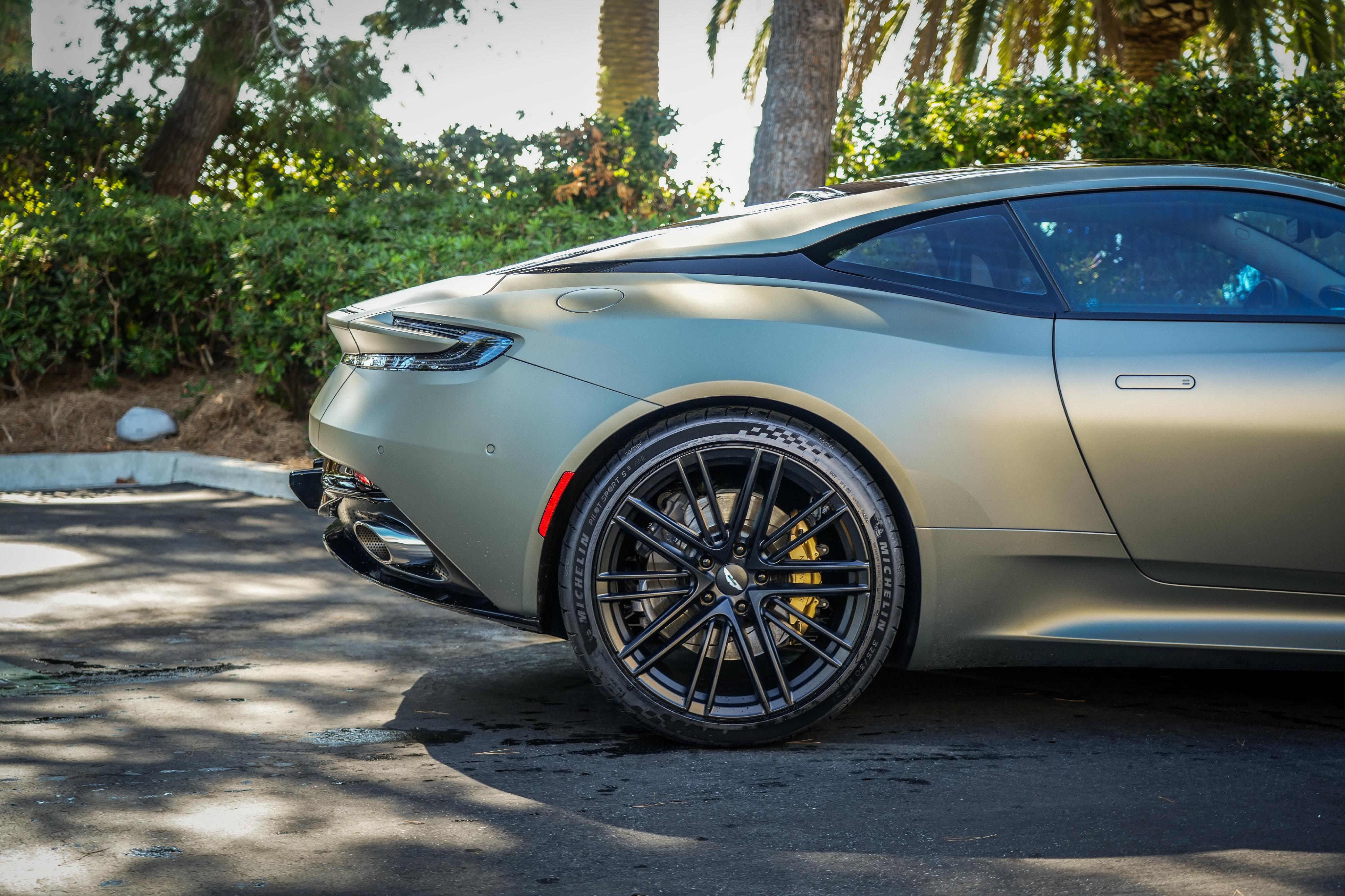 Used 2024 Aston Martin DB12 Coupe RWD image 5
