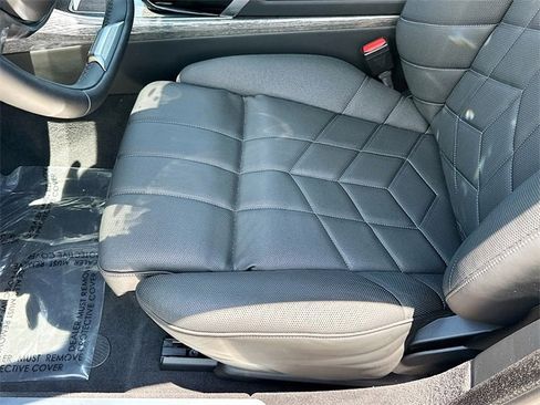 Used 2024 BMW i7 xDrive60 w/ Executive Package image 19