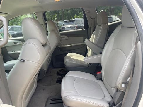 Used 2012 Chevrolet Traverse LT FWD image 11
