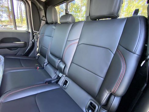 New 2025 Jeep Gladiator Rubicon image 12