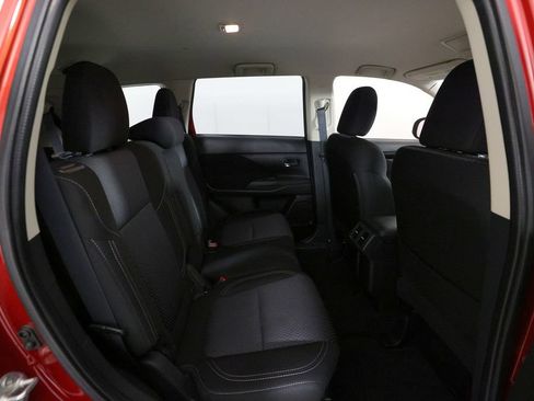 Used 2020 Mitsubishi Outlander ES FWD image 11