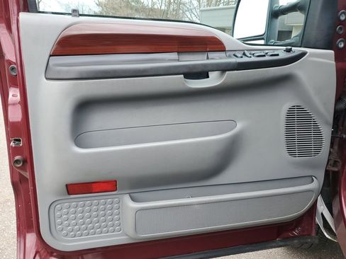 Used 2007 Ford F250 Lariat image 11