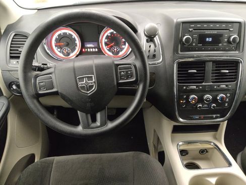 Used 2016 Dodge Grand Caravan SXT FWD image 22