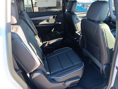 New 2026 Buick Enclave Preferred w/ LPO, Floor Liner Package image 17