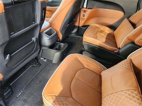 New 2026 Chrysler Pacifica Pinnacle image 28