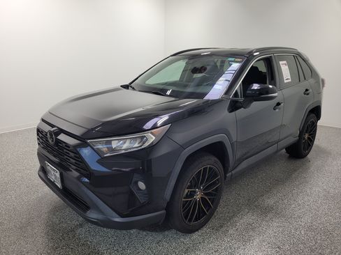 Used 2021 Toyota RAV4 XLE FWD image 2