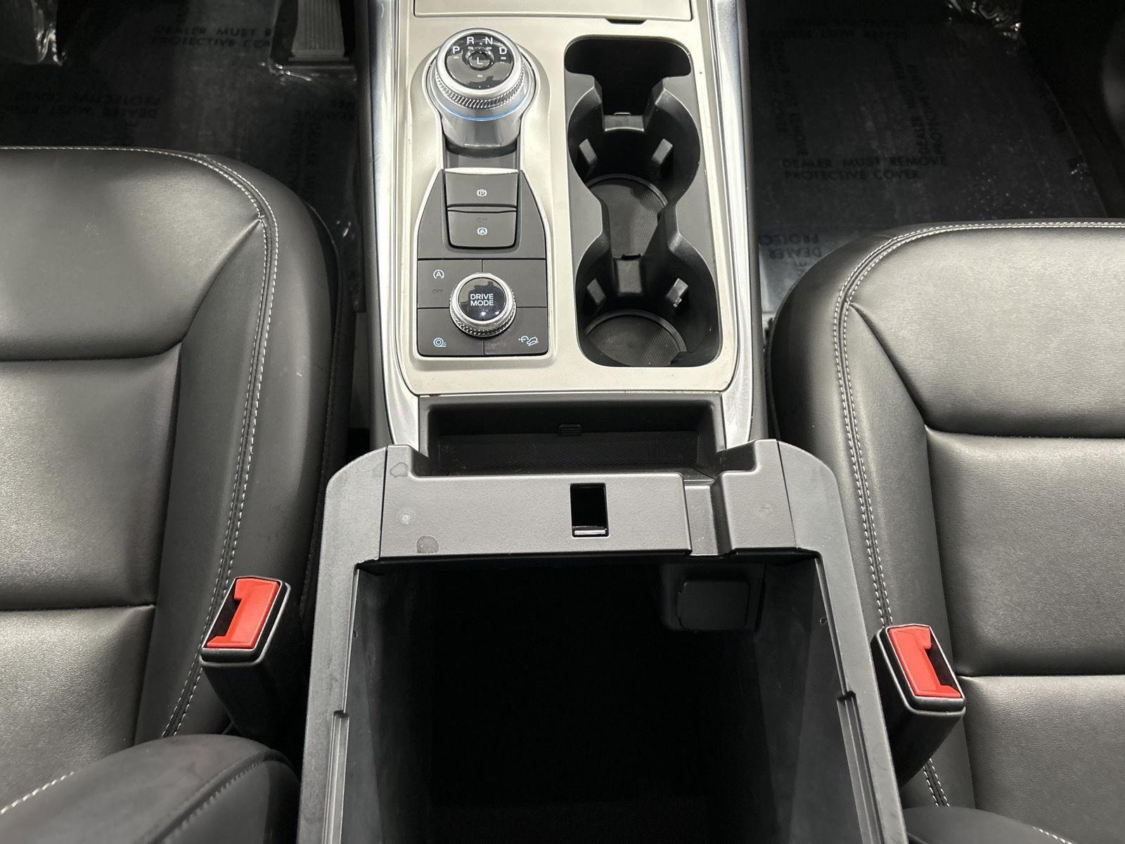 Used 2024 Ford Explorer XLT w/ Equipment Group 202A AWD/4WD image 17
