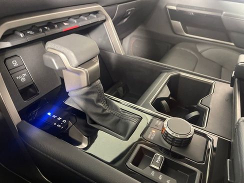 Used 2024 Toyota Tundra Limited image 22