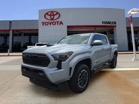 Used 2024 Toyota Tacoma TRD Sport AWD/4WD image 3