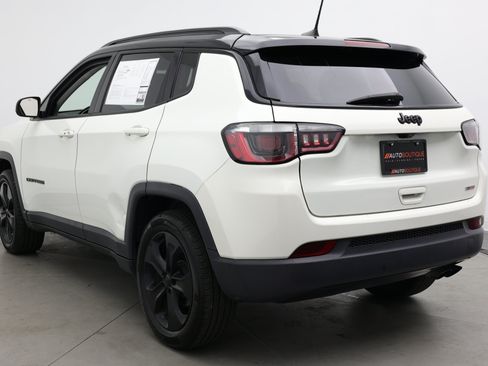 Used 2020 Jeep Compass Latitude FWD image 4