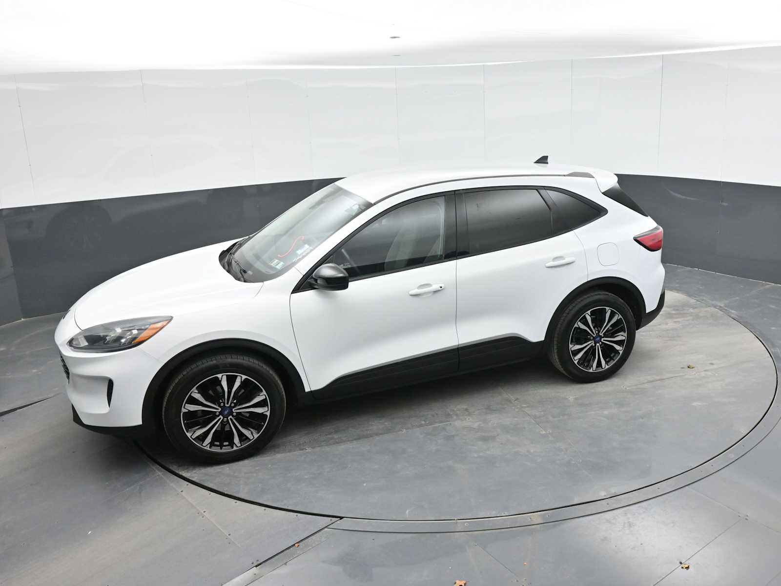Used 2021 Ford Escape SE w/ SE Sport Appearance Package AWD/4WD image 14