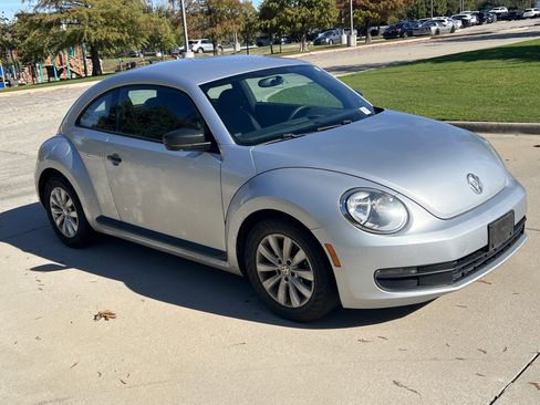 Used 2014 Volkswagen Beetle 2.5 image 2