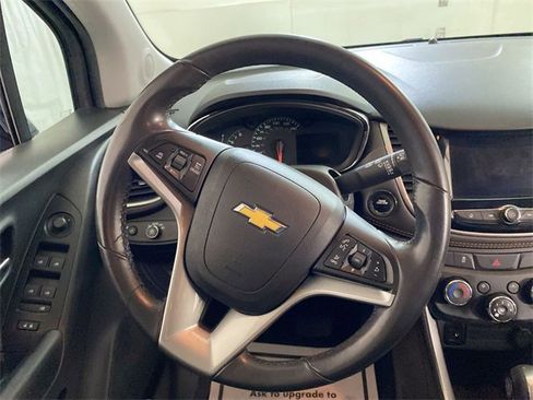 Used 2022 Chevrolet Trax LT w/ LT Convenience Package image 34