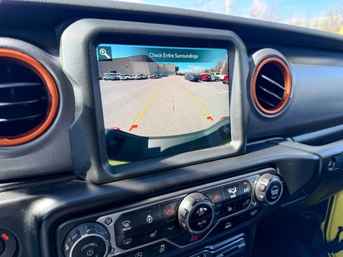 Used 2023 Jeep Gladiator Mojave w/ Cold Weather Group image 28