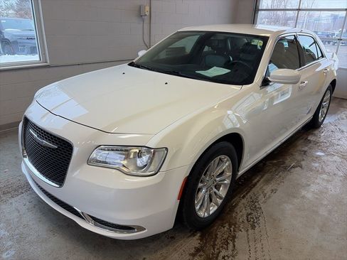 Used 2020 Chrysler 300 Touring L w/ Quick Order Package 2EF image 9