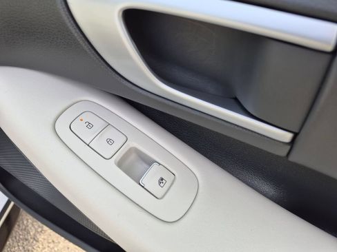 Used 2025 Hyundai Sonata SEL FWD image 31