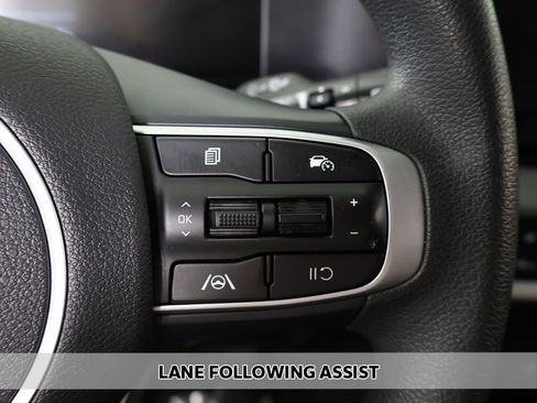 Used 2024 Kia Sportage LX AWD/4WD image 3