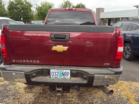 Used 2013 Chevrolet Silverado 2500 LTZ w/ LTZ Plus Package RWD image 6