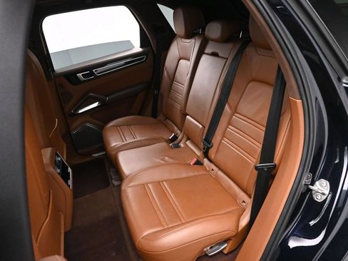Used 2021 Porsche Cayenne Turbo w/ Premium Package Plus AWD/4WD image 20