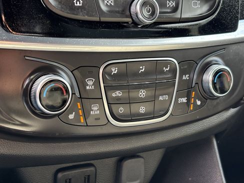 Used 2022 Chevrolet Traverse LT image 5