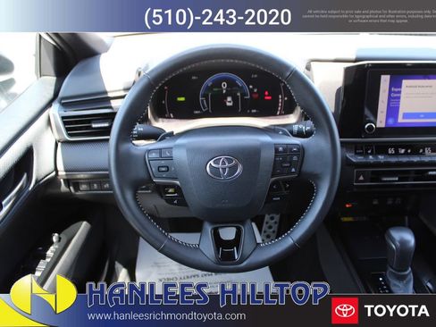 Used 2025 Toyota Camry SE w/ Convenience Package FWD image 16