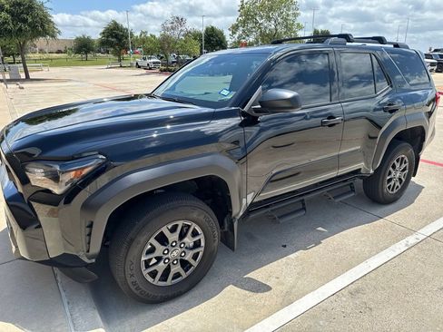 Used 2025 Toyota 4Runner SR5 AWD/4WD image 8