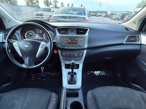 Used 2014 Nissan Sentra SR w/ SR Driver Package FWD image 3