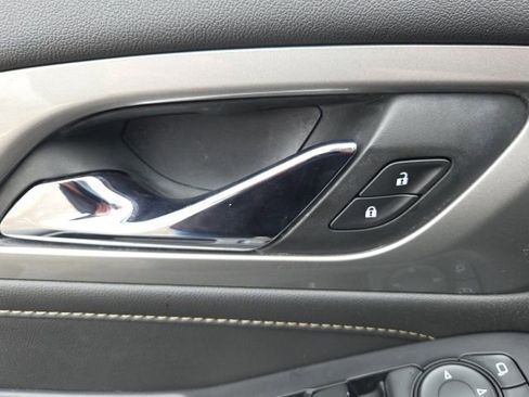 Used 2023 Chevrolet Traverse LT image 26