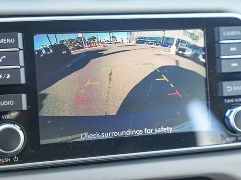 Used 2022 Nissan Versa SV image 27