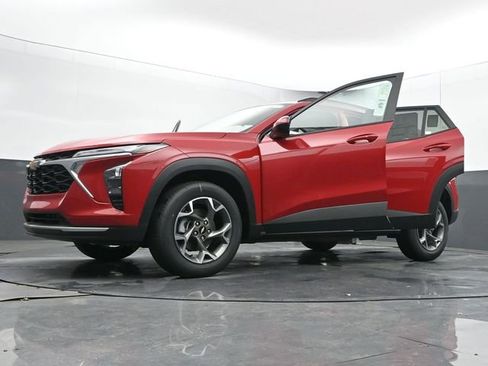 New 2026 Chevrolet Trax LT w/ Driver Confidence Package FWD image 68