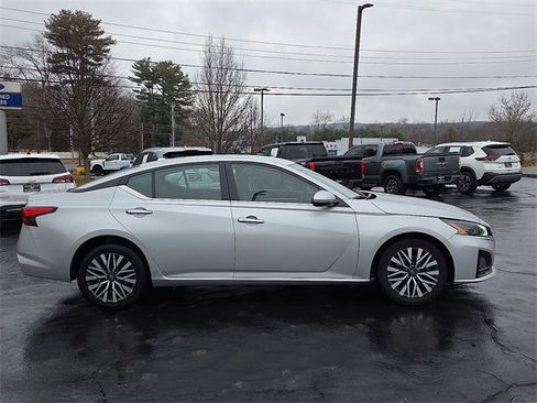 Used 2023 Nissan Altima 2.5 SV image 7