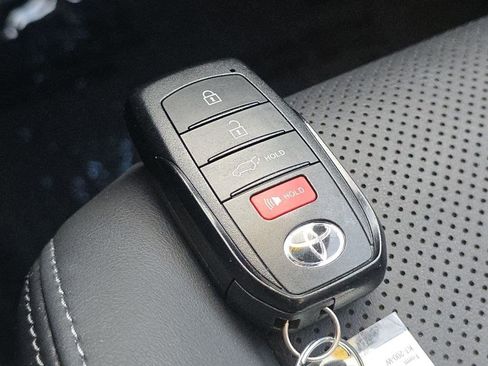 Used 2023 Toyota Venza Limited image 32