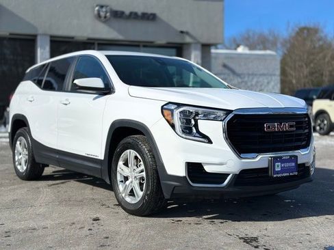 Used 2024 GMC Terrain SLE image 8