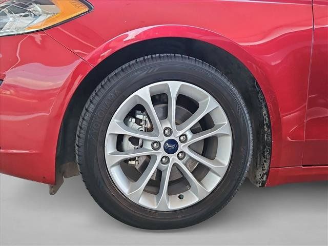 Used 2020 Ford Fusion SE FWD image 24