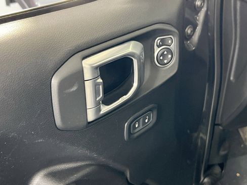 Used 2022 Jeep Gladiator Sport image 18