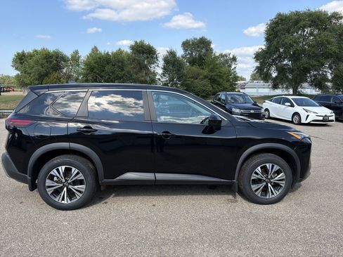 Used 2023 Nissan Rogue SV AWD/4WD image 2