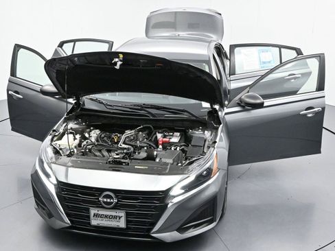 Used 2024 Nissan Altima 2.5 SV FWD image 41