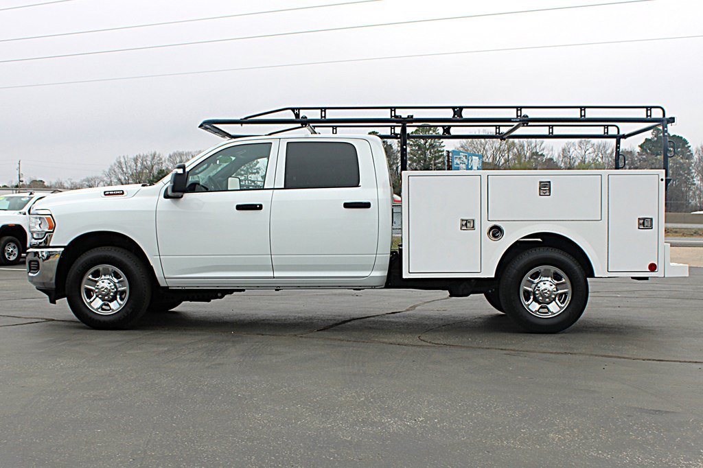 Used 2024 RAM 2500 Tradesman w/ Chrome Appearance Group RWD image 7