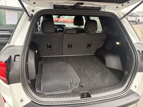 Used 2025 GMC Terrain Elevation image 29