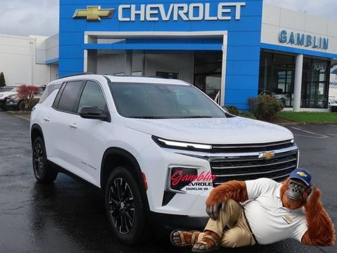 Used 2025 Chevrolet Traverse LT w/ Sun and Wheel Package AWD/4WD image 1