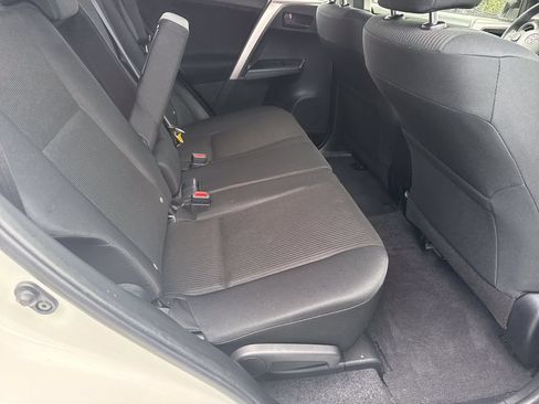 Used 2017 Toyota RAV4 LE FWD image 15